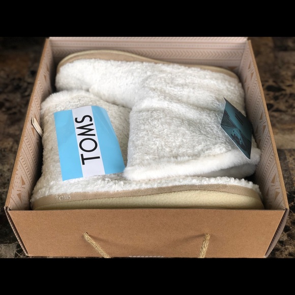 NEW TOMS Women's plush bootie slippers - Picture 9 of 10